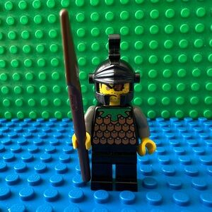 LEGO Knights Kingdom I - Gilbert the Bad Black Dragon Helmet Minifigure cas041